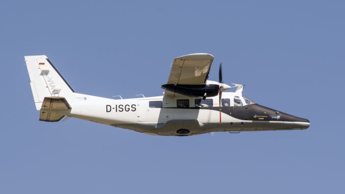 sIMGP0588 Partenavia AP-68TP-600 Viator D-ISGS SVEGE Flight Inspection