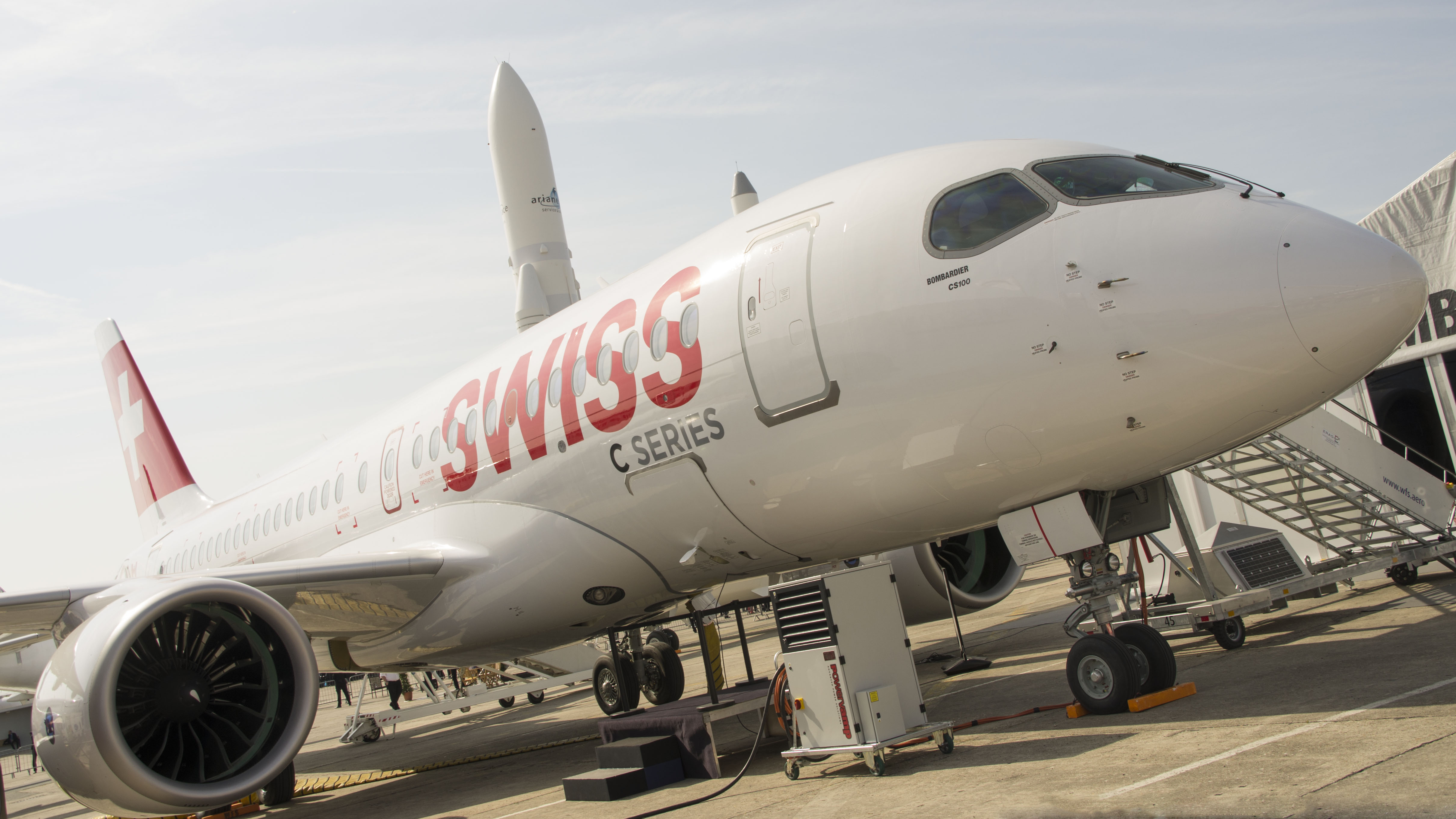 Bombardier CSeries CS100 C-GWXZ Bombardier/Swiss