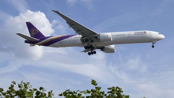 Boeing 777-3AL/ER HS-TKQ Thai Airways International