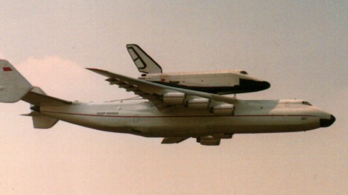 Antonov An-225 Mriya Antonov An-225 Mriya CCCP-82060 carrying Buran (1.01) in 1989