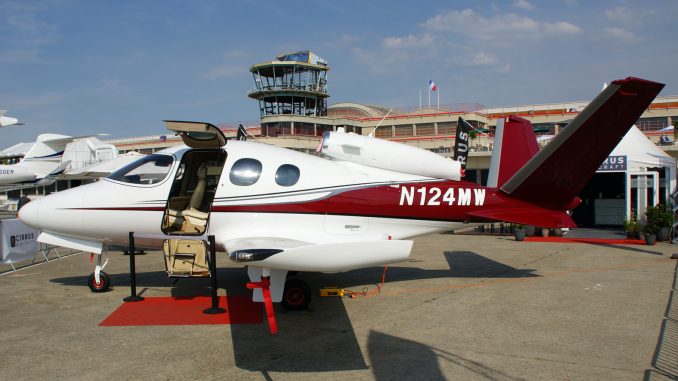 Cirrus Vision SF50 Cirrus Vision SF50 N124MW Cirrus/Aérolihte