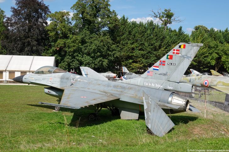 General Dynamics F-16A Fighting Falcon FA-55 French Air Force - Musée Chateau de Savigny-lès-Beaune