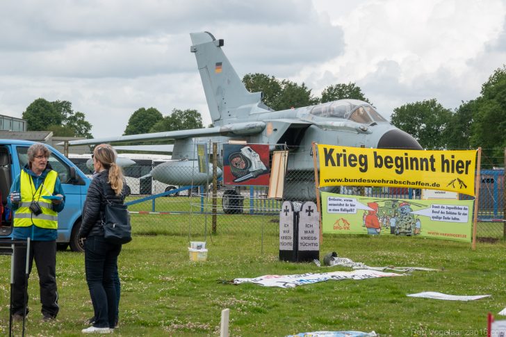 Protest: protesters condemn Russia's invasion of Ukraine and arms supplies to Ukraine.