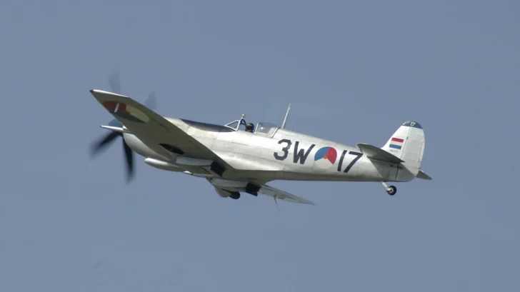 Supermarine 361 Spitfire LF9C PH-OUQ