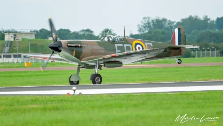 Supermarine 329 Spitfire Mk2A UK air force P7350