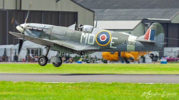 Supermarine 349 Spitfire LF5B UK air force AB910